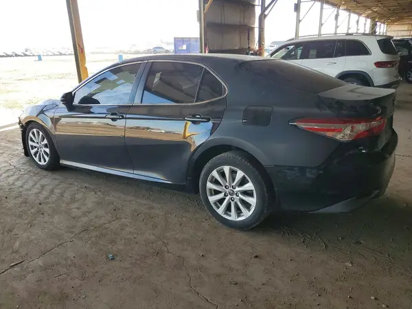 4T1B11HK3JU606321 2018 TOYOTA CAMRY - Image 2