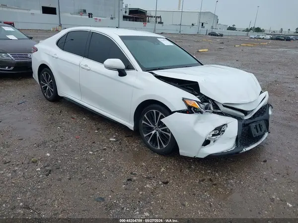 4T1B11HK3JU606786 2018 TOYOTA CAMRY - Image 1