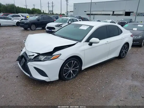 4T1B11HK3JU606786 2018 TOYOTA CAMRY - Image 2