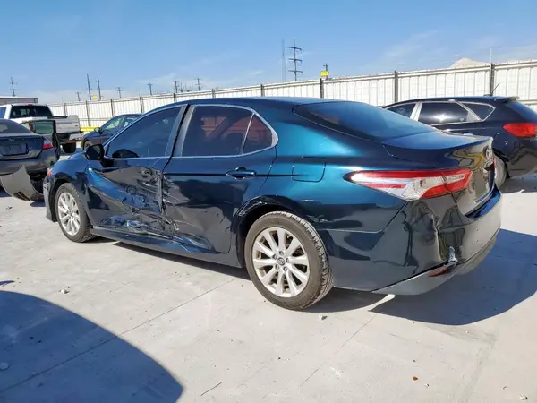 4T1B11HK3JU607193 2018 TOYOTA CAMRY - Image 2