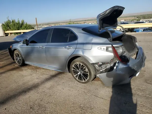 4T1B11HK3JU607713 2018 TOYOTA CAMRY - Image 2