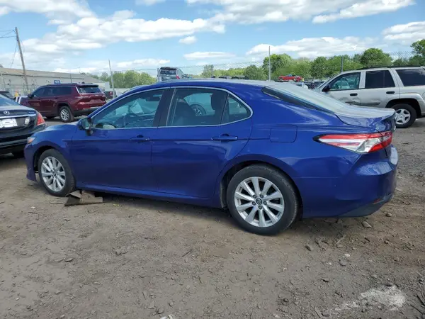 4T1B11HK3JU608294 2018 TOYOTA CAMRY - Image 2