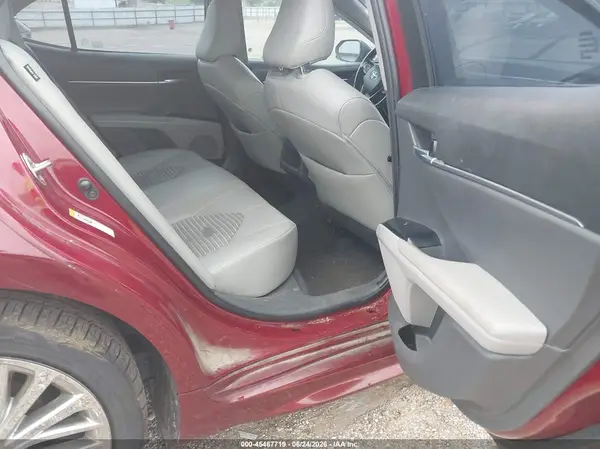 4T1B11HK3JU609767 2018 TOYOTA CAMRY - Image 8