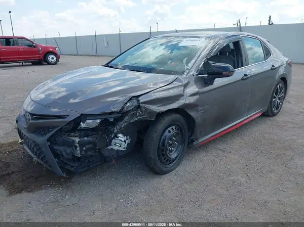 4T1B11HK3JU612314 2018 TOYOTA CAMRY - Image 2