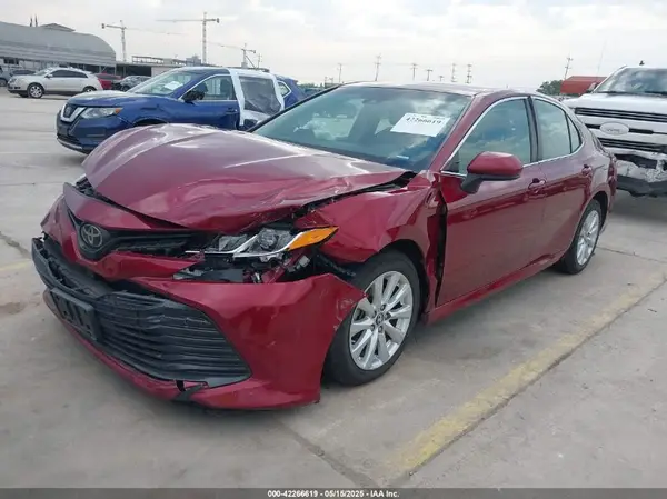4T1B11HK3JU614404 2018 TOYOTA CAMRY - Image 2