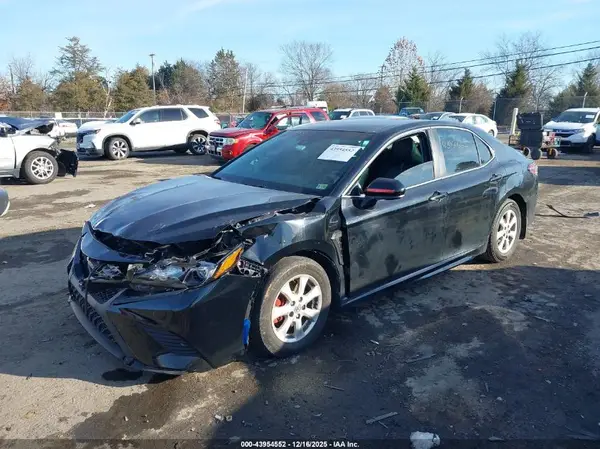 4T1B11HK3JU615942 2018 TOYOTA CAMRY - Image 2