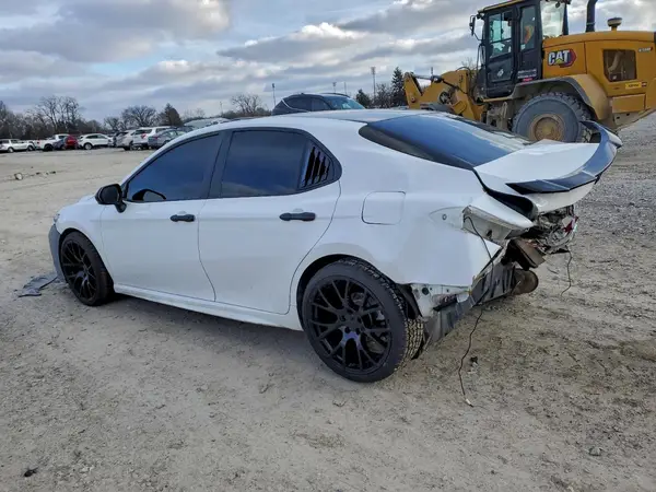 4T1B11HK3JU616251 2018 TOYOTA CAMRY - Image 2