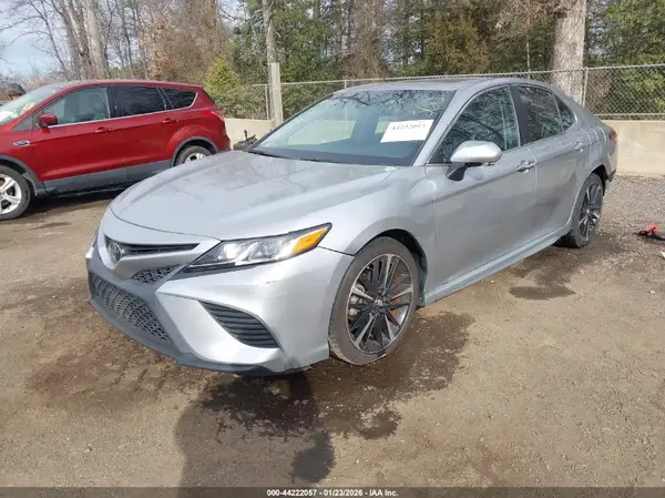 4T1B11HK3JU617240 2018 TOYOTA CAMRY - Image 2