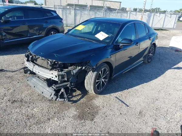4T1B11HK3JU617979 2018 TOYOTA CAMRY - Image 2