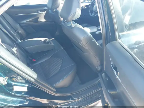 4T1B11HK3JU617979 2018 TOYOTA CAMRY - Image 8