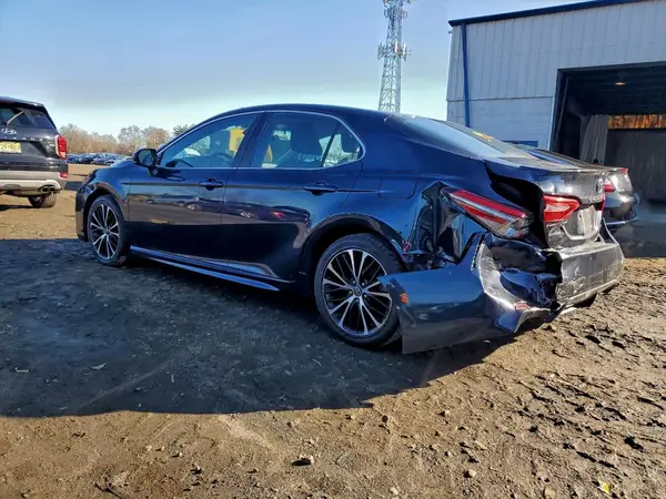 4T1B11HK3JU619523 2018 TOYOTA CAMRY - Image 2