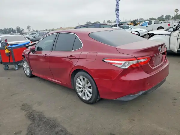 4T1B11HK3JU619974 2018 TOYOTA CAMRY - Image 2