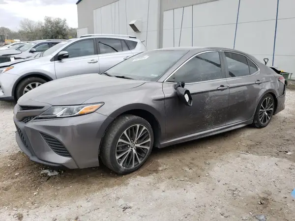 4T1B11HK3JU620753 2018 TOYOTA CAMRY - Image 1