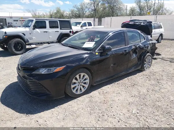 4T1B11HK3JU621269 2018 TOYOTA CAMRY - Image 2