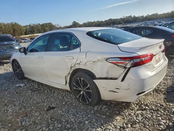 4T1B11HK3JU621711 2018 TOYOTA CAMRY - Image 2