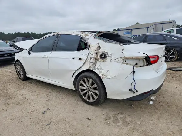 4T1B11HK3JU621868 2018 TOYOTA CAMRY - Image 2