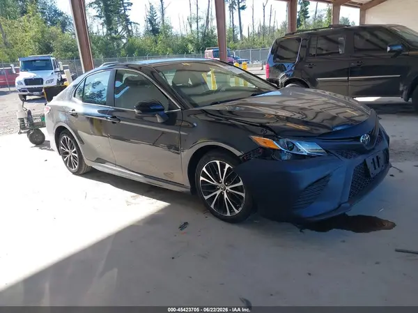 4T1B11HK3JU623250 2018 TOYOTA CAMRY - Image 1