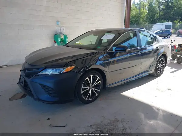 4T1B11HK3JU623250 2018 TOYOTA CAMRY - Image 2