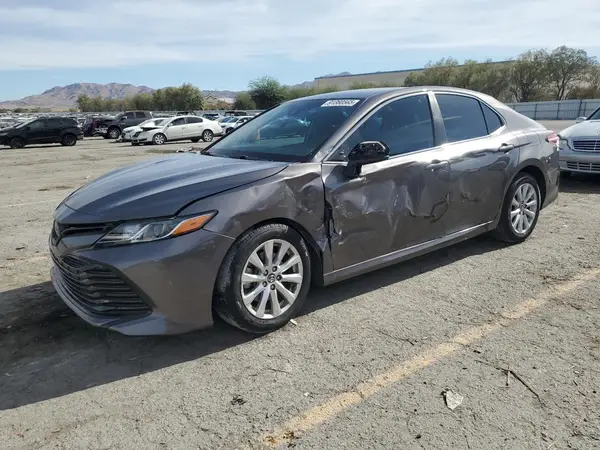 4T1B11HK3JU625726 2018 TOYOTA CAMRY - Image 1