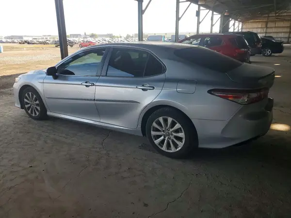 4T1B11HK3JU627248 2018 TOYOTA CAMRY - Image 2