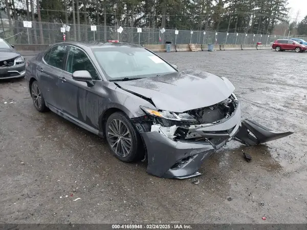 4T1B11HK3JU629128 2018 TOYOTA CAMRY - Image 1
