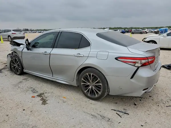 4T1B11HK3JU629386 2018 TOYOTA CAMRY - Image 2