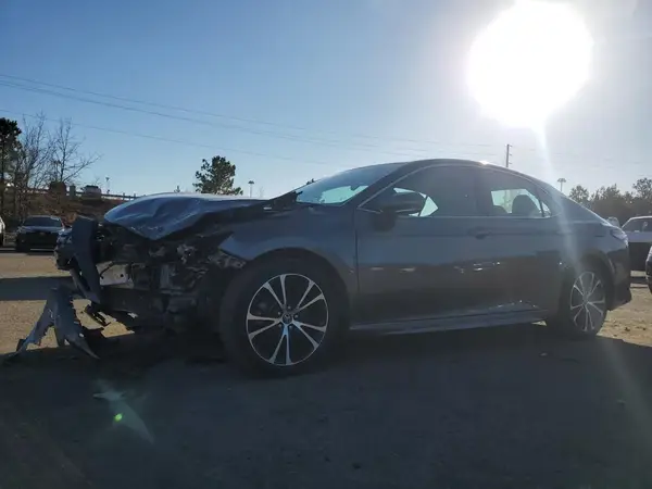 4T1B11HK3JU631283 2018 TOYOTA CAMRY - Image 1