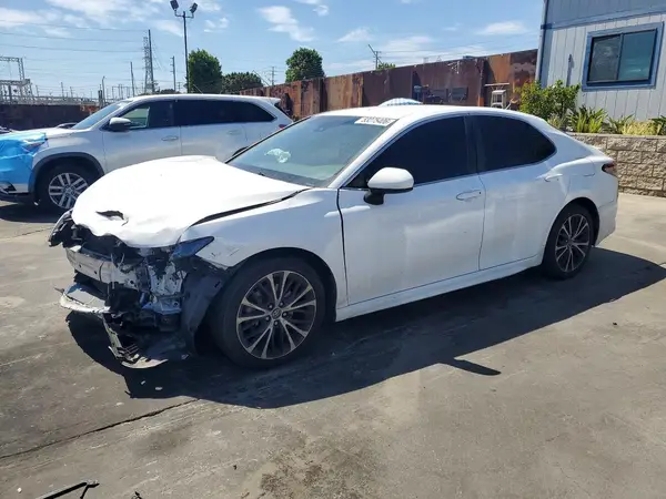 4T1B11HK3JU632627 2018 TOYOTA CAMRY - Image 1