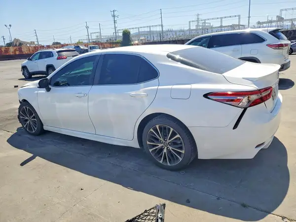 4T1B11HK3JU632627 2018 TOYOTA CAMRY - Image 2