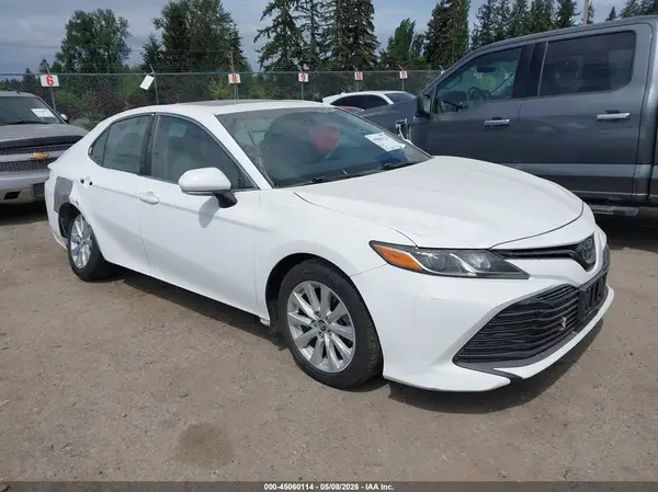 4T1B11HK3JU632756 2018 TOYOTA CAMRY - Image 1