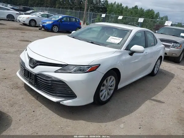 4T1B11HK3JU632756 2018 TOYOTA CAMRY - Image 2