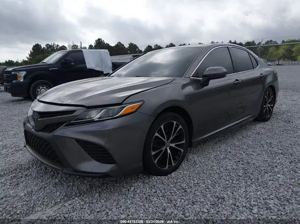 4T1B11HK3JU633017 2018 TOYOTA CAMRY - Image 2