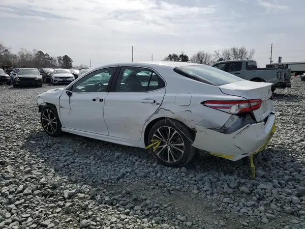 4T1B11HK3JU633129 2018 TOYOTA CAMRY - Image 2