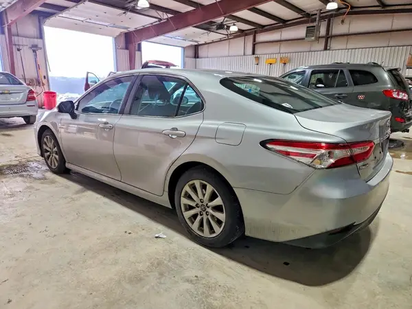 4T1B11HK3JU633454 2018 TOYOTA CAMRY - Image 2