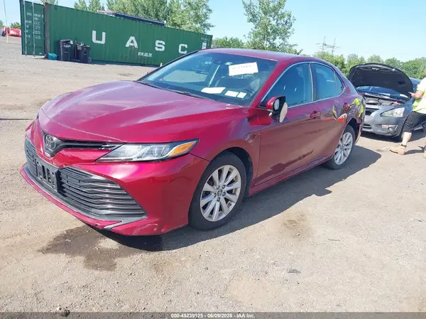 4T1B11HK3JU633888 2018 TOYOTA CAMRY - Image 2