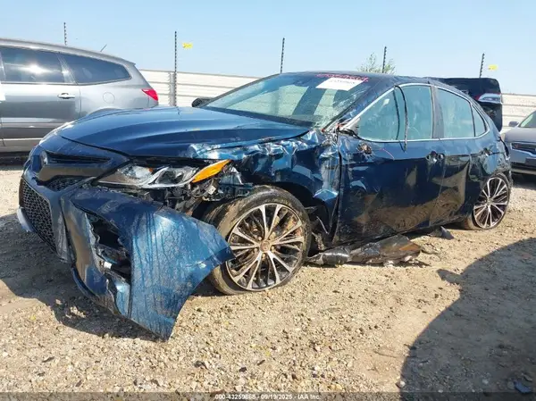 4T1B11HK3JU634278 2018 TOYOTA CAMRY - Image 2