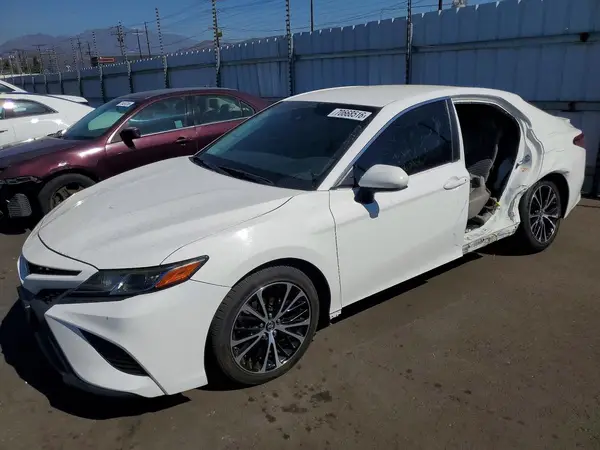 4T1B11HK3JU636872 2018 TOYOTA CAMRY - Image 1