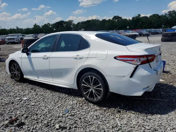4T1B11HK3JU638928 2018 TOYOTA CAMRY - Image 2