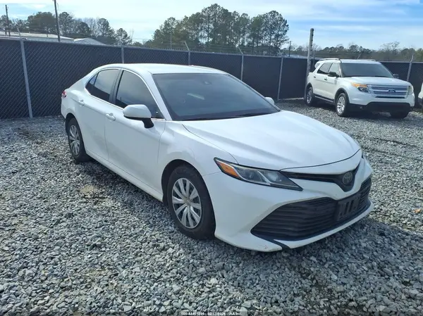 4T1B11HK3JU639044 2018 TOYOTA CAMRY - Image 1