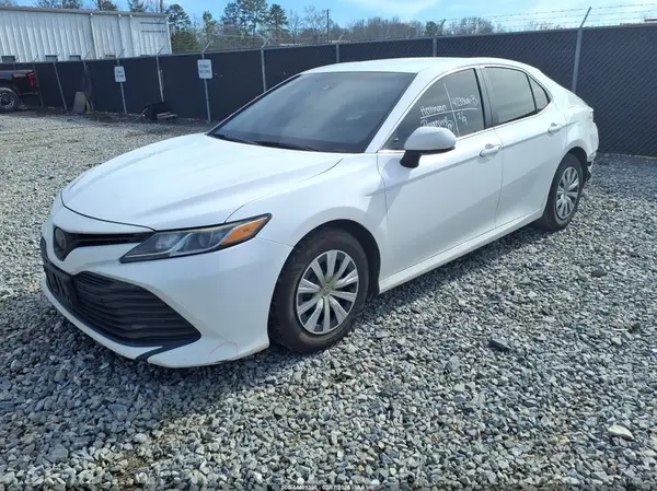 4T1B11HK3JU639044 2018 TOYOTA CAMRY - Image 2
