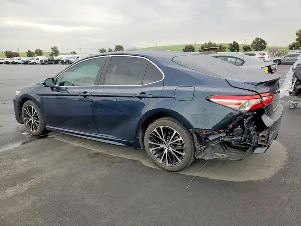 4T1B11HK3JU640338 2018 TOYOTA CAMRY - Image 2