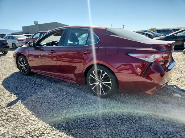 4T1B11HK3JU642588 2018 TOYOTA CAMRY - Image 2