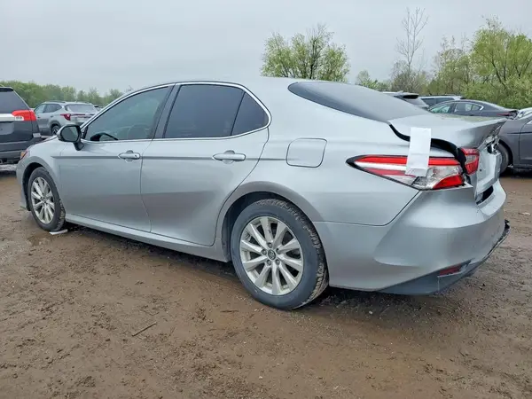 4T1B11HK3JU643045 2018 TOYOTA CAMRY - Image 2