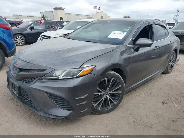 4T1B11HK3JU643756 2018 TOYOTA CAMRY - Image 2