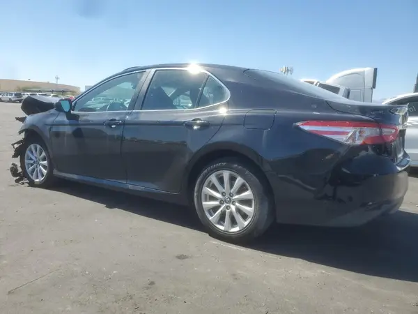 4T1B11HK3JU643921 2018 TOYOTA CAMRY - Image 2