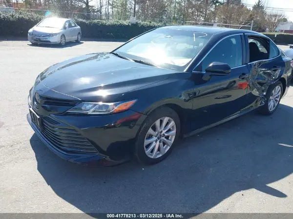 4T1B11HK3JU644874 2018 TOYOTA CAMRY - Image 2