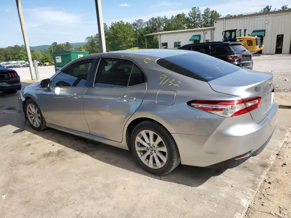 4T1B11HK3JU644910 2018 TOYOTA CAMRY - Image 2
