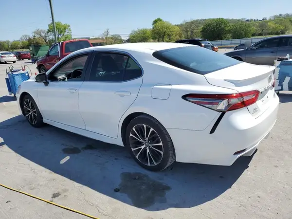 4T1B11HK3JU645281 2018 TOYOTA CAMRY - Image 2