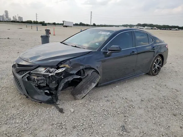 4T1B11HK3JU645717 2018 TOYOTA CAMRY - Image 1