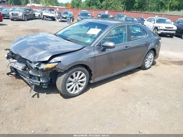 4T1B11HK3JU645801 2018 TOYOTA CAMRY - Image 2